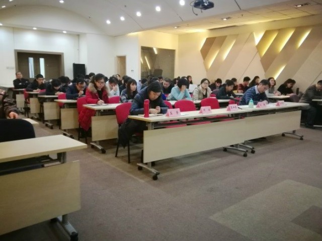提倡企業(yè)文化，加強(qiáng)企業(yè)管理